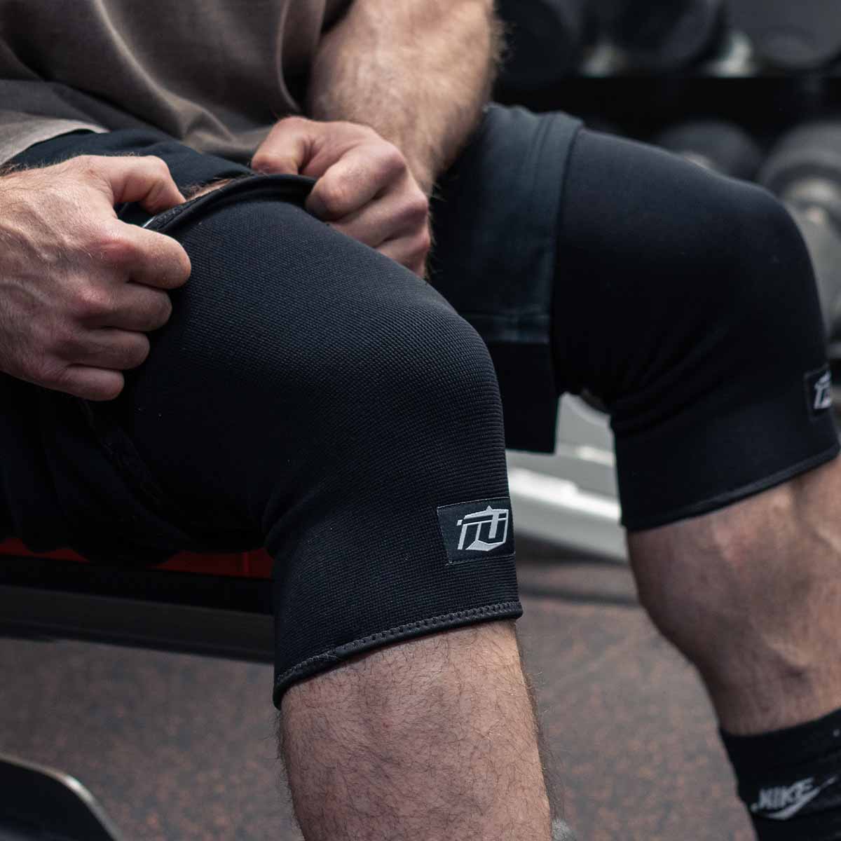 DUAL PLY COMPRESSION KNEE SLEEVES FOR WEIGHT TRAINING