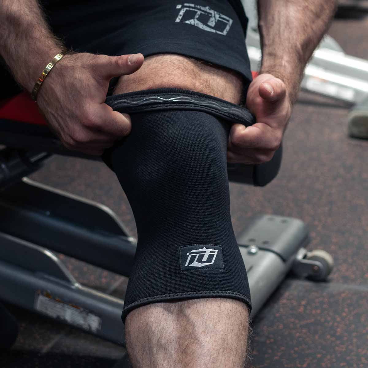 DUAL PLY COMPRESSION KNEE SLEEVES FOR WEIGHT TRAINING