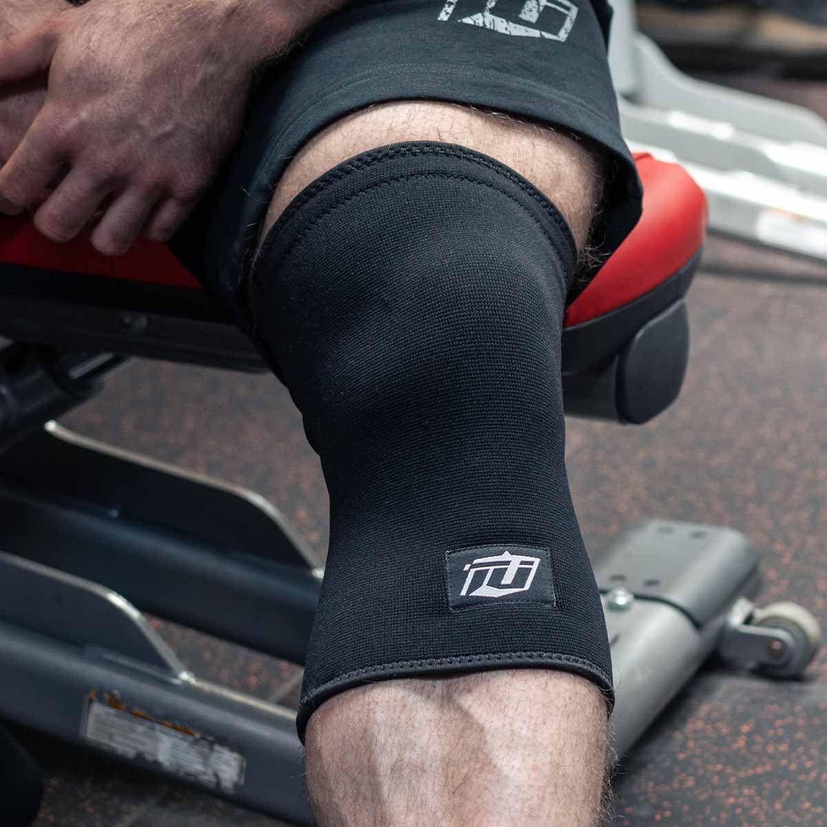 DUAL PLY COMPRESSION KNEE SLEEVES FOR WEIGHT TRAINING