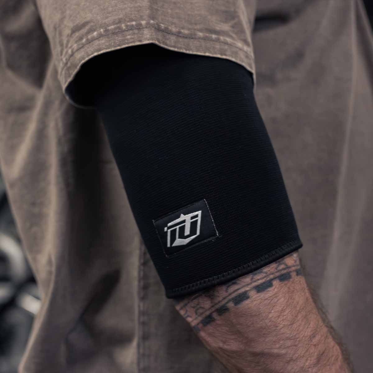 DUAL PLY COMPRESSION ELBOW SLEEVES FOR WEIGHT TRAINING